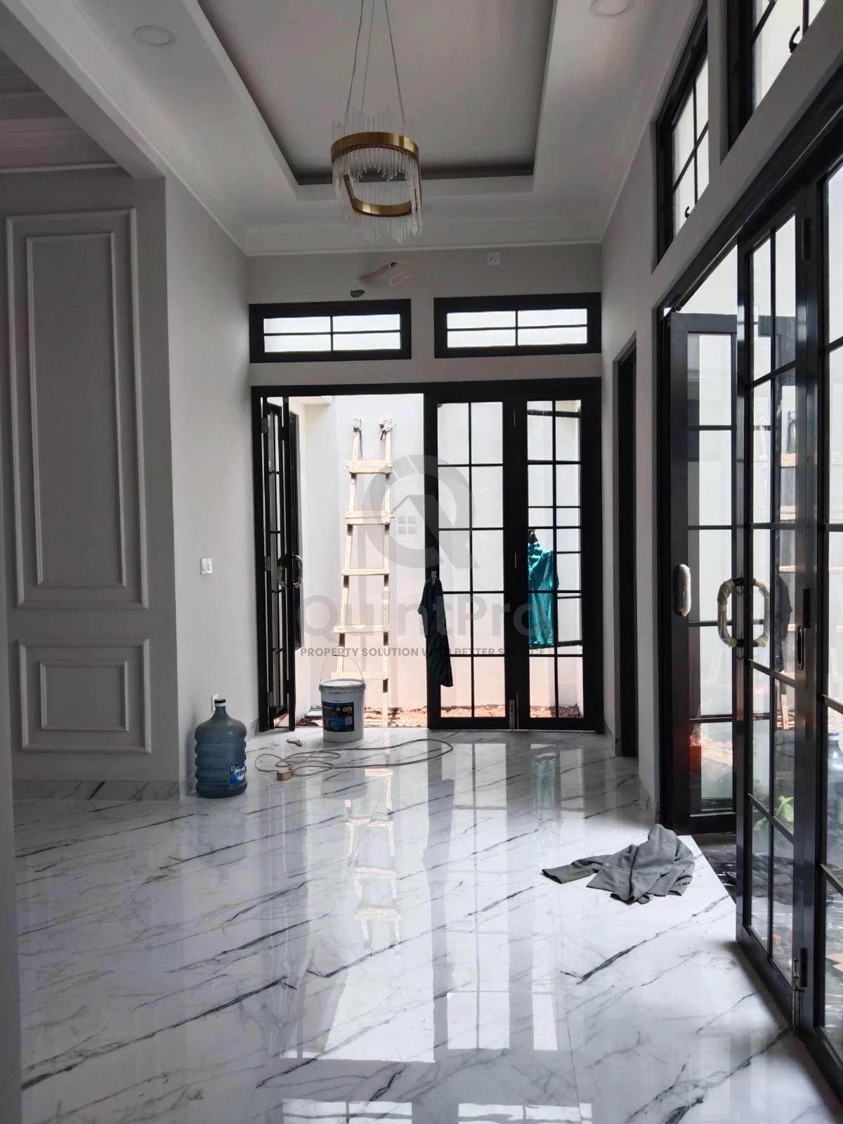 Rumah Modern 4+1KT di Kencana Loka BSD, Brand New SHM 200m² Granit — foto 4