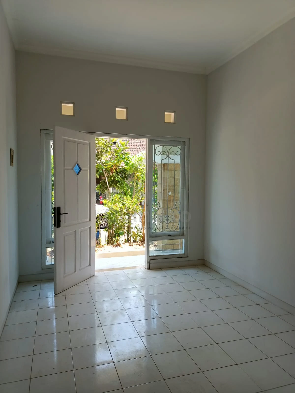 Rumah 3+1KT Serpong Paradise Tangerang Selatan, 2 Lantai SHM Asri — foto 3