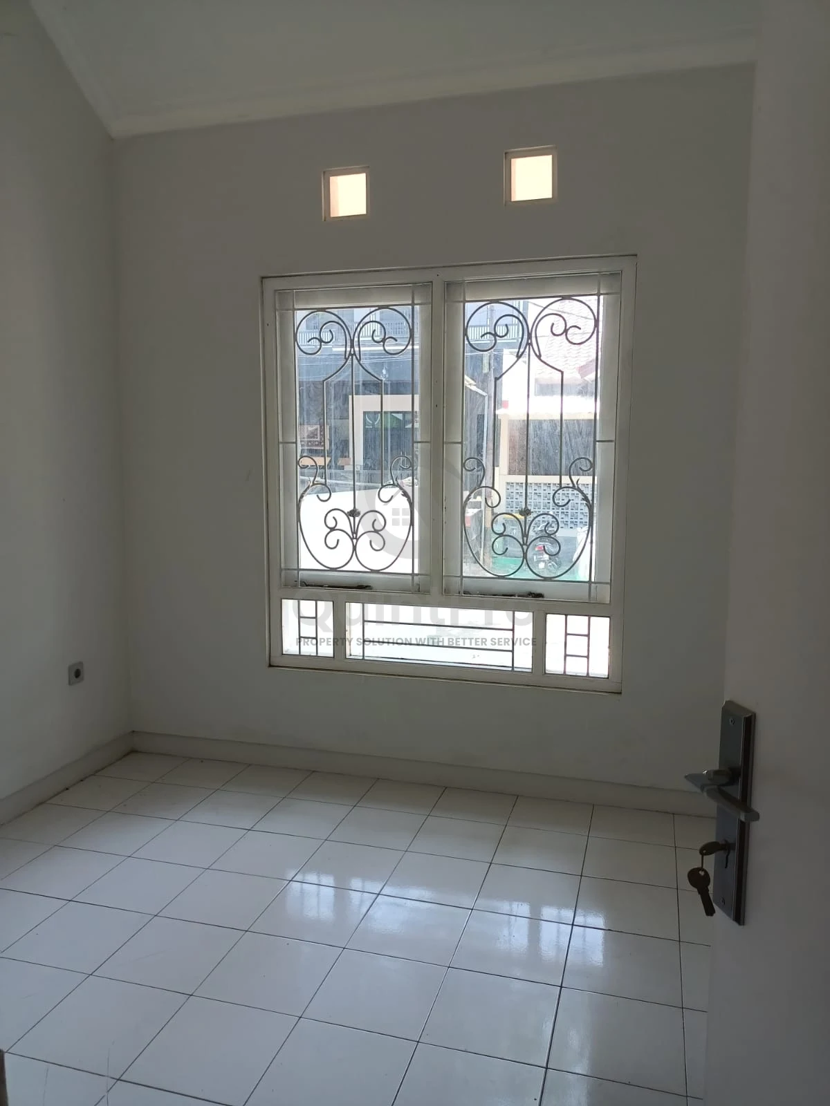 Rumah 3+1KT Serpong Paradise Tangerang Selatan, 2 Lantai SHM Asri — foto 5