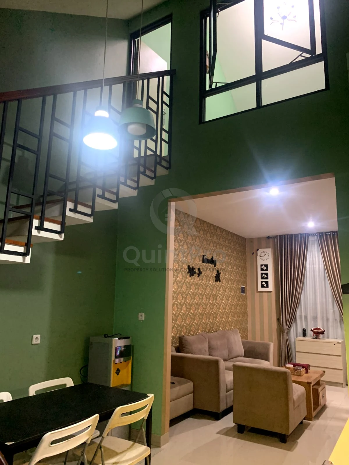 Rumah 3KT 2 Lantai di Flora Aryana Karawaci, Semi-Furnished SHM Lengkap — foto 3