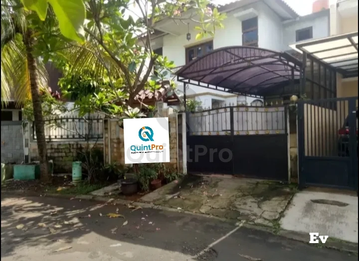 Rumah 4+1KT di Kencana Loka BSD, 2 Lantai SHM Halaman Asri