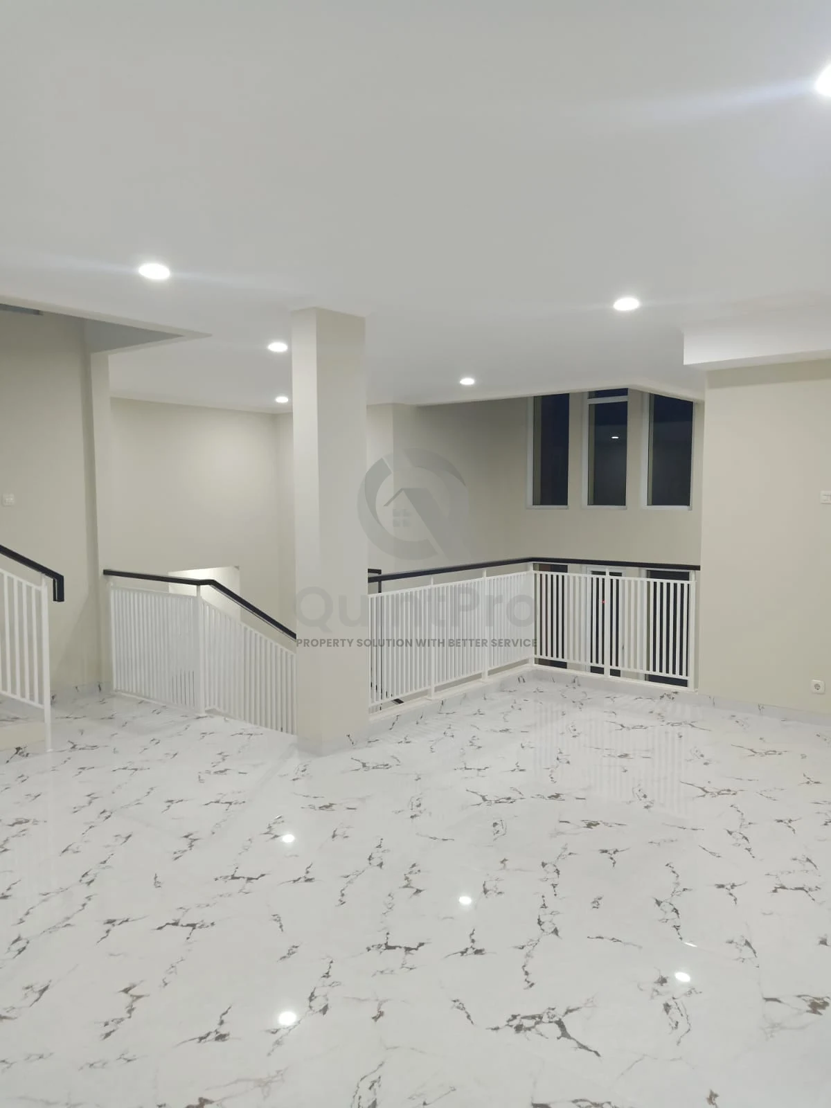 Rumah Hook 4+1KT Modern Minimalis di The Green BSD, 2 Lantai PPJB — foto 2