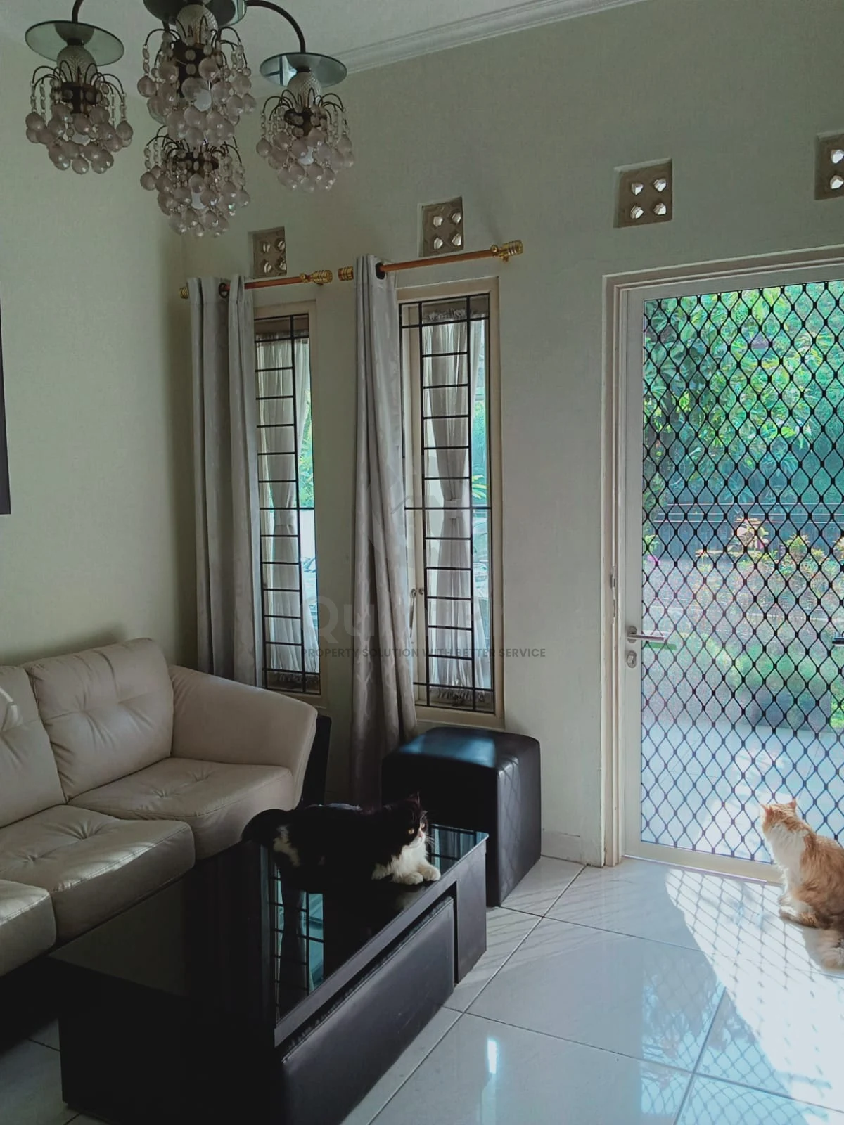 Rumah 4KT 3KM 2 Lantai Disewa di Taman Crysant Kencana Loka BSD, Semi-Furnished — foto 2