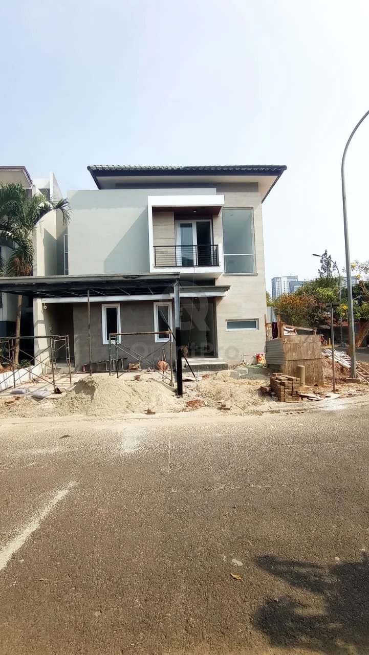 Rumah Modern 4+1KT di The Icon BSD, 2 Lantai SHM Hadap Timur