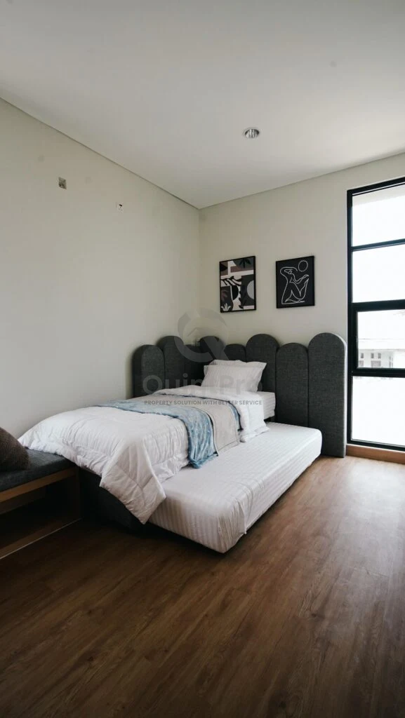 Rumah Modern 3 Lantai 3KT di Asanna Village Pamulang, 60m² Tropical Design AJB — foto 2