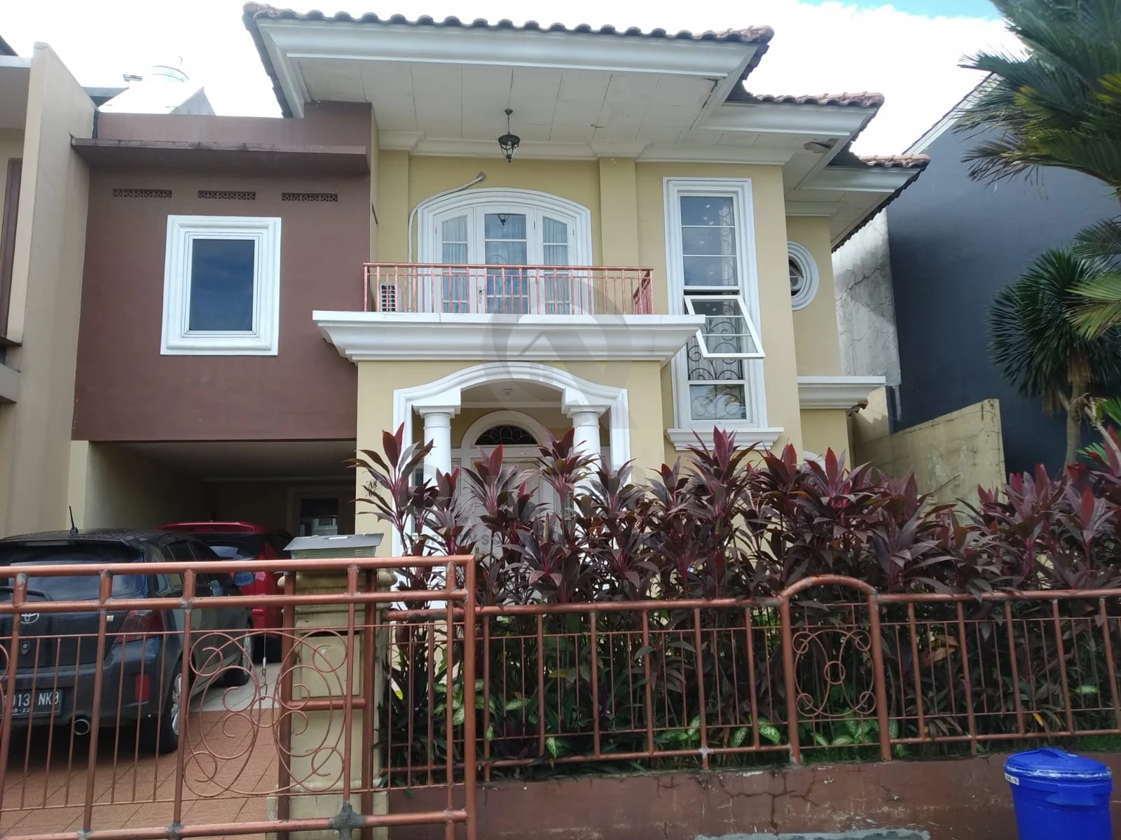 Rumah 4+1KT 240m² di Puspita Loka BSD, 3 Lantai SHM Hadap Utara