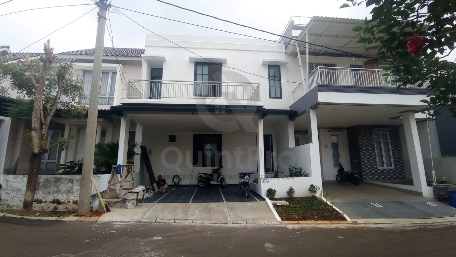 Rumah 4+1KT 240m² di Amalfi Village Gading Serpong, Modern 2 Lantai SHM