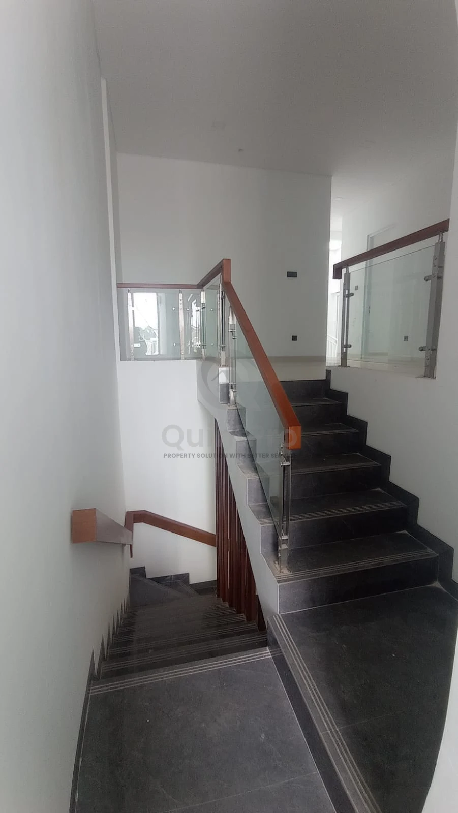 Rumah 4+1KT 240m² di Amalfi Village Gading Serpong, Modern 2 Lantai SHM — foto 5