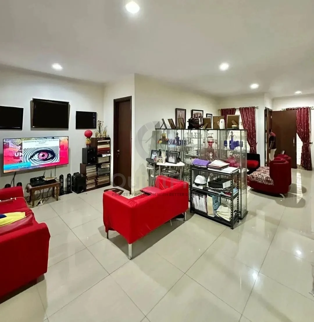 Rumah 4+1KT 250m² di The Icon BSD, 2 Lantai SHM Hadap Selatan — foto 2