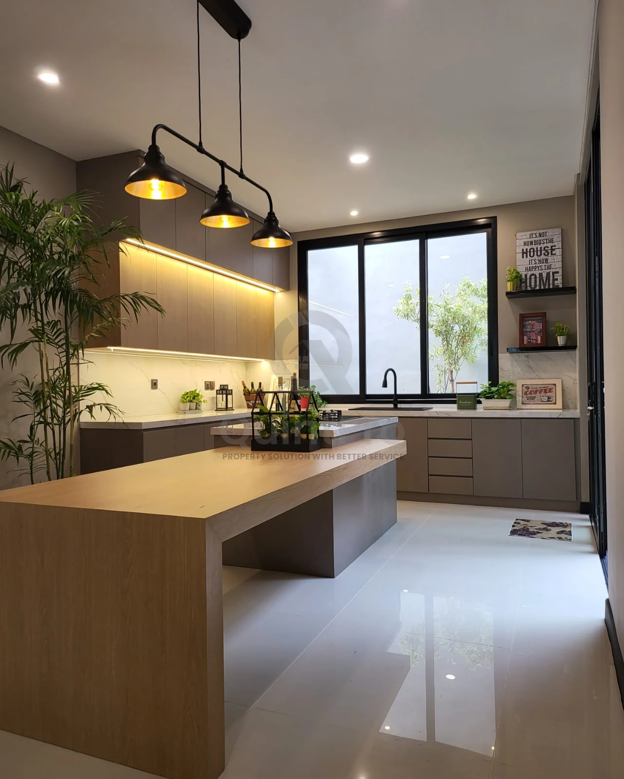 Rumah Modern 4+1KT di Versailes BSD, 2 Lantai SHM Halaman Asri — foto 3