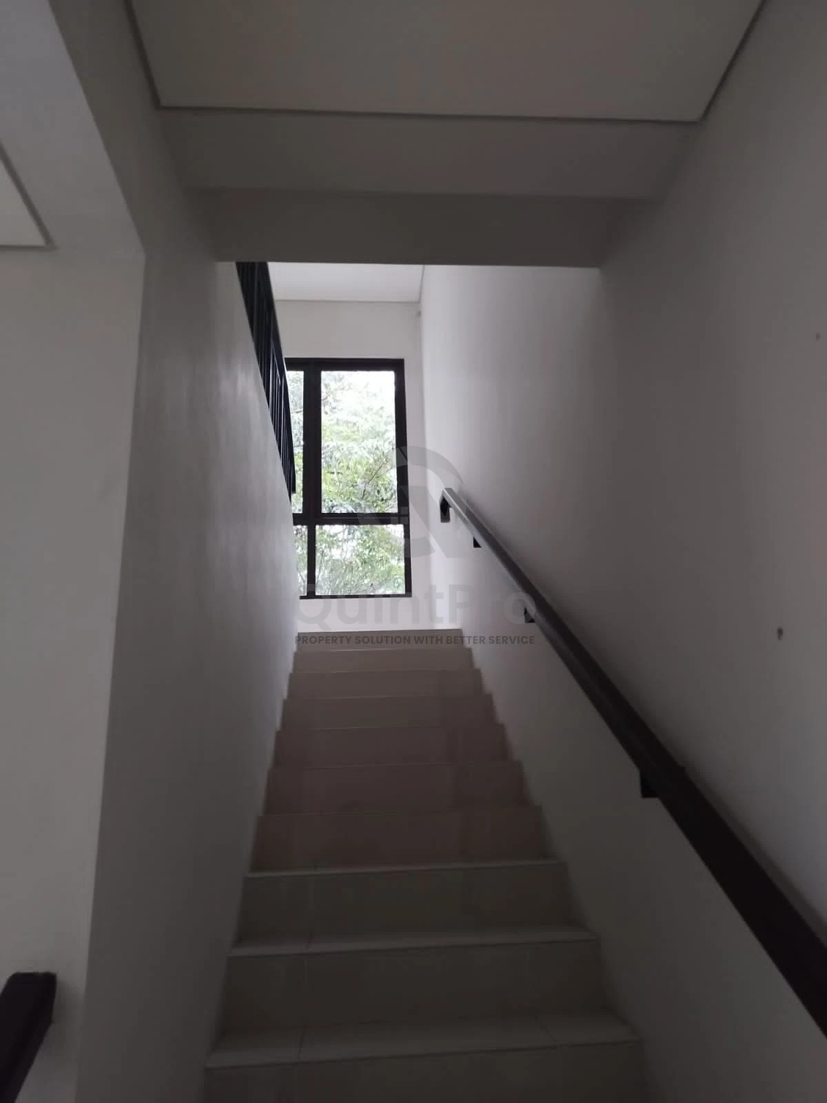 Rumah Modern 3+1KT 2 Lantai di Precia BSD, Garasi Luas PPJB Siap Huni — foto 2