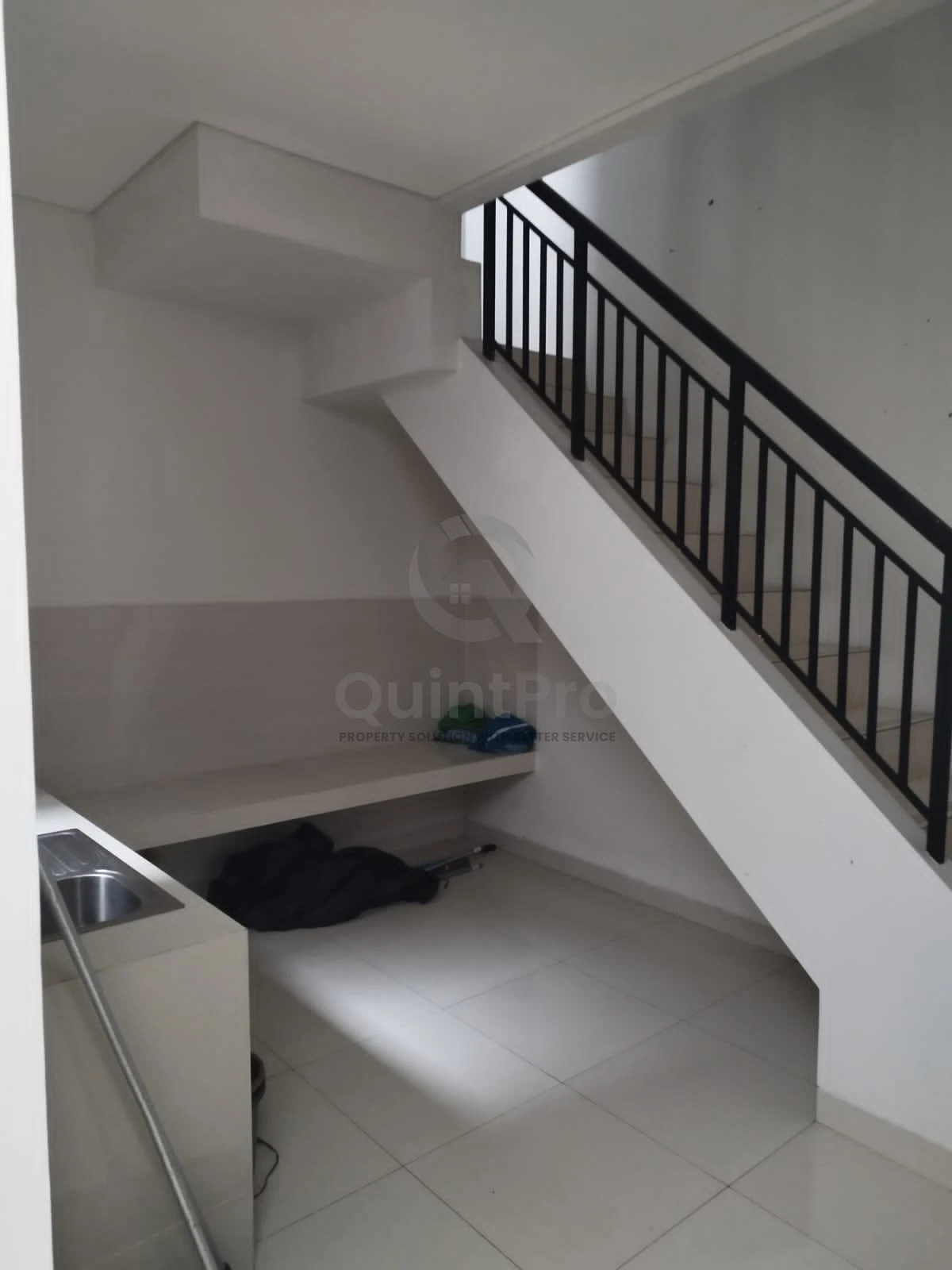 Rumah Modern 3+1KT 2 Lantai di Precia BSD, Garasi Luas PPJB Siap Huni — foto 3