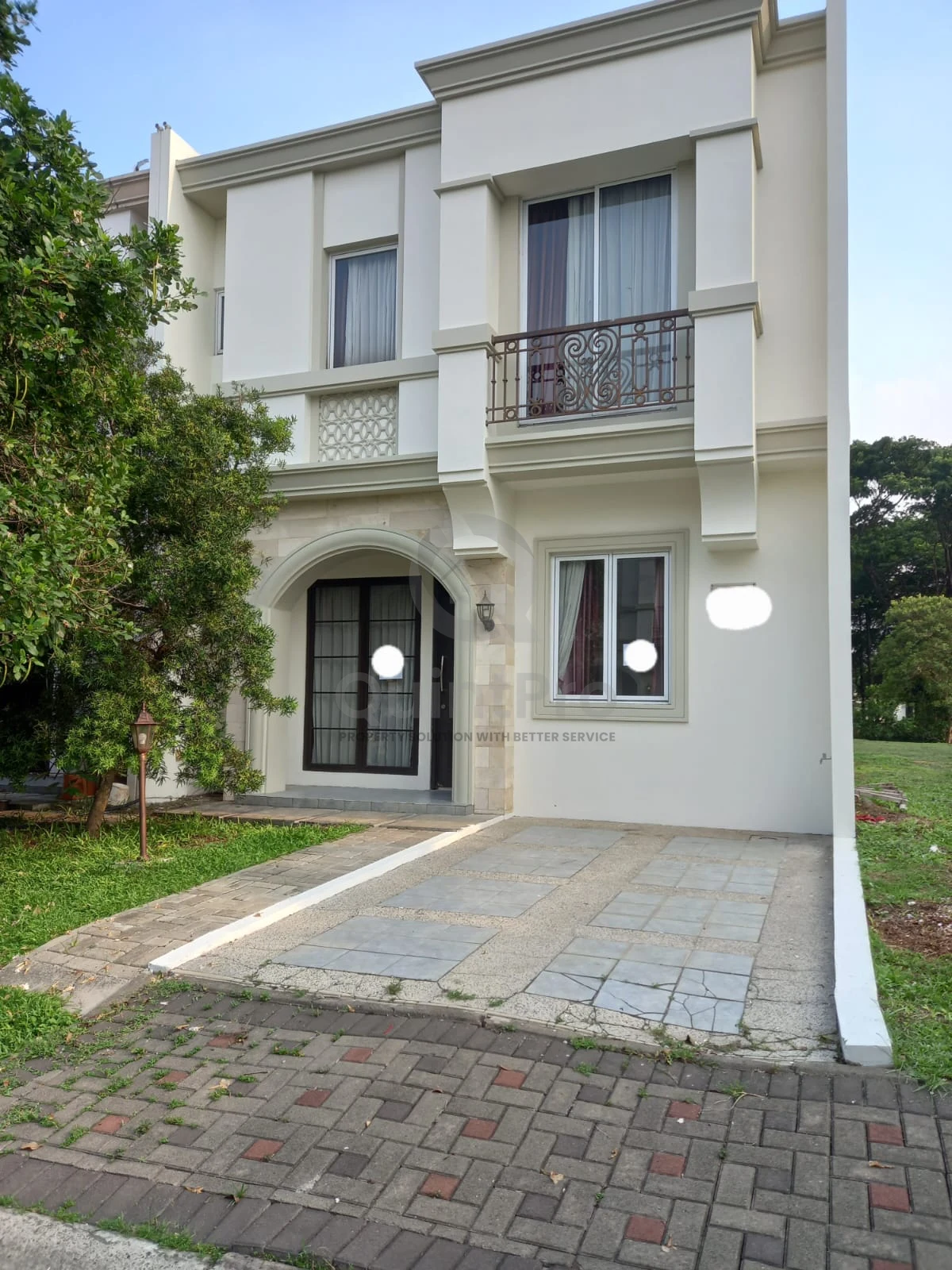 Rumah 3KT 2 Lantai Disewa di The Eminent BSD, Modern Minimalis Halaman Asri