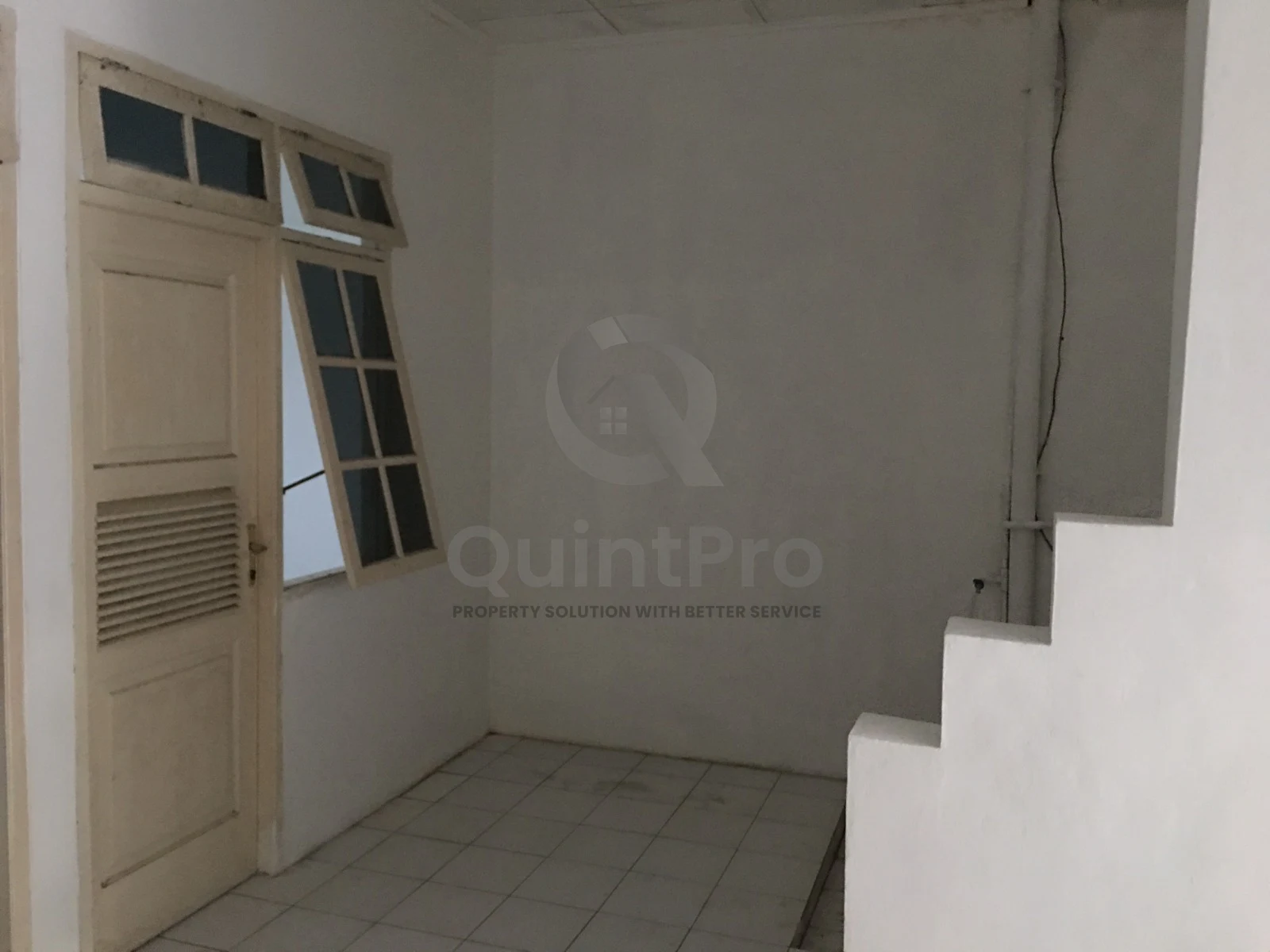 Rumah 3KT 96m² di Serpong Paradise Serpong, SHM Hadap Utara Siap Huni — foto 2