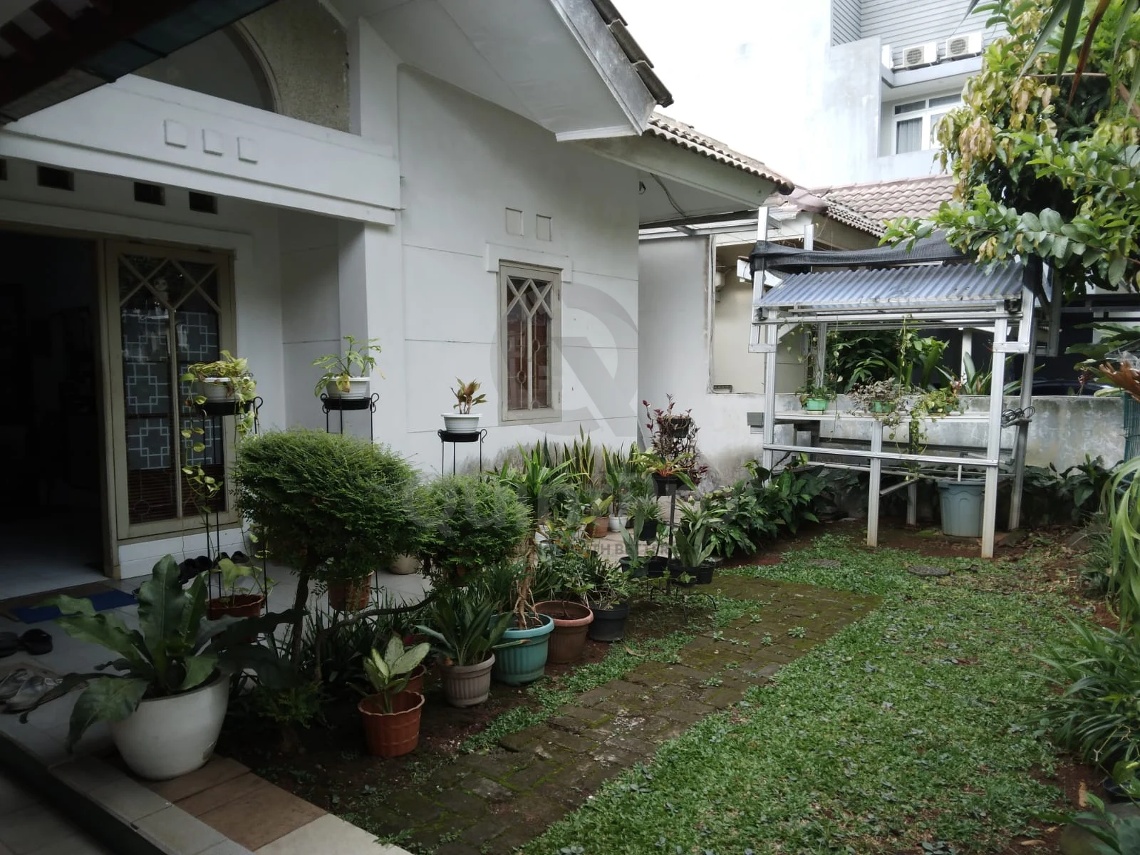 Rumah 5KT 200m² di Kencana Loka BSD, Halaman Hijau Asri SHM