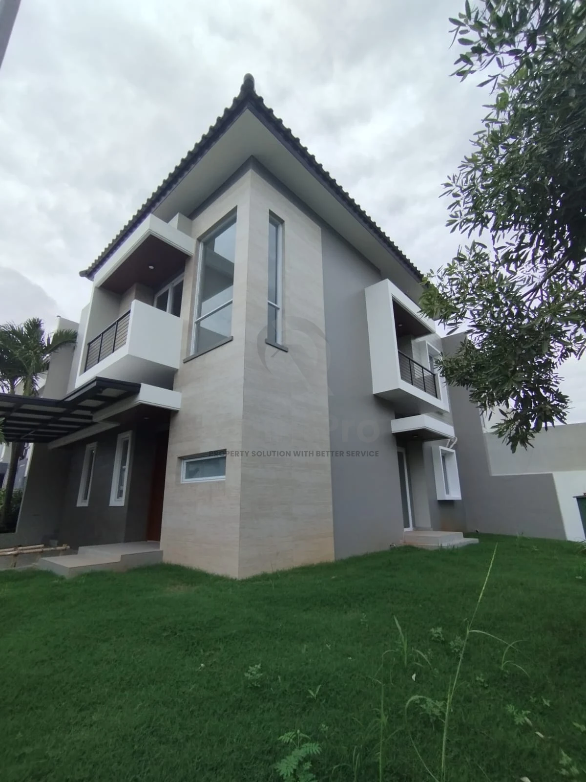 Rumah Modern 4+1KT di The Icon BSD, 2 Lantai Hadap Timur SHM Granite