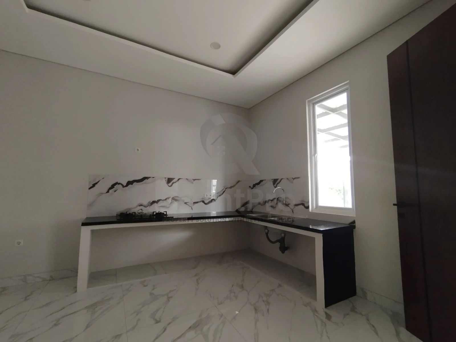 Rumah Modern 4+1KT di The Icon BSD, 2 Lantai Hadap Timur SHM Granite — foto 2