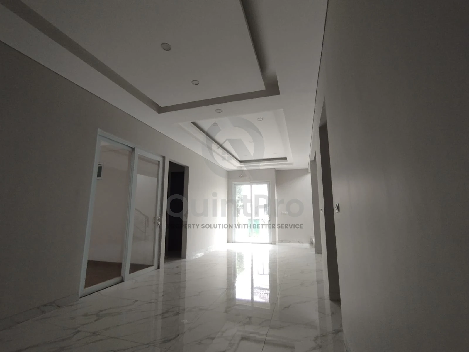 Rumah Modern 4+1KT di The Icon BSD, 2 Lantai Hadap Timur SHM Granite — foto 4