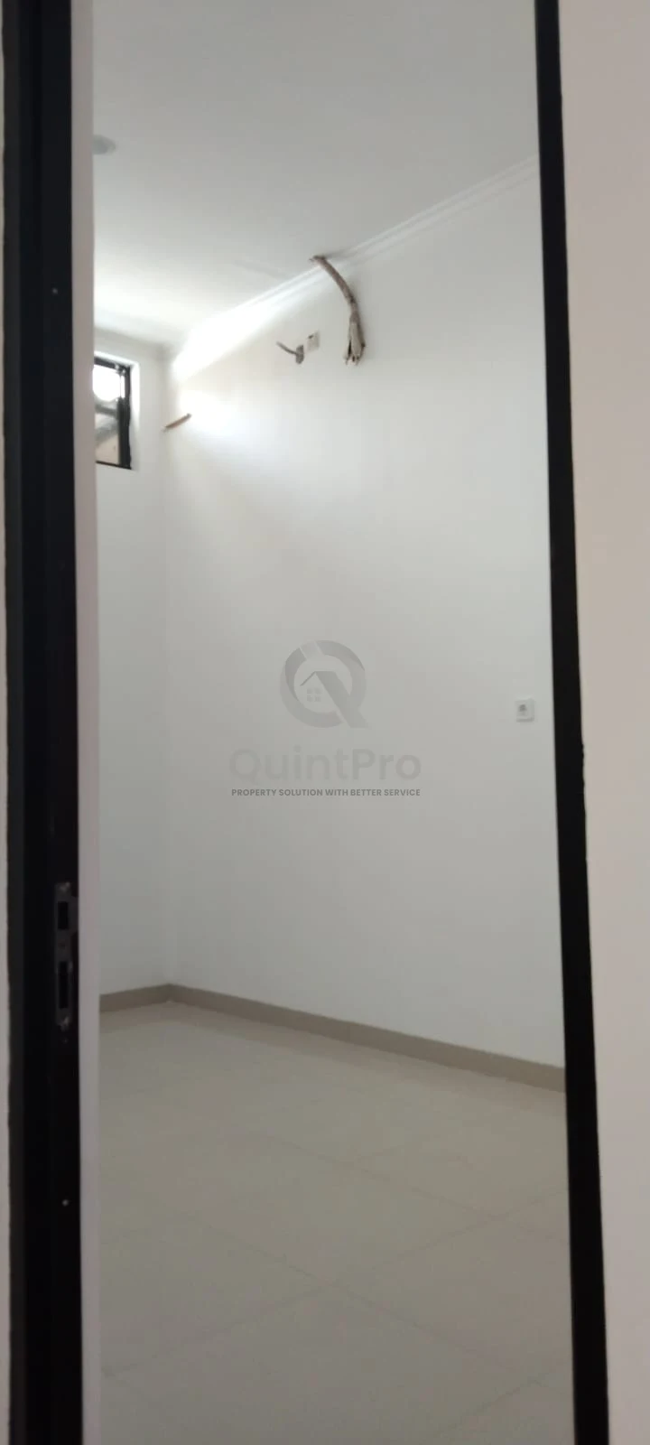 Rumah 3+1KT 144m² di Griya Loka BSD Sektor 1.4, SHM Siap Renovasi — foto 2