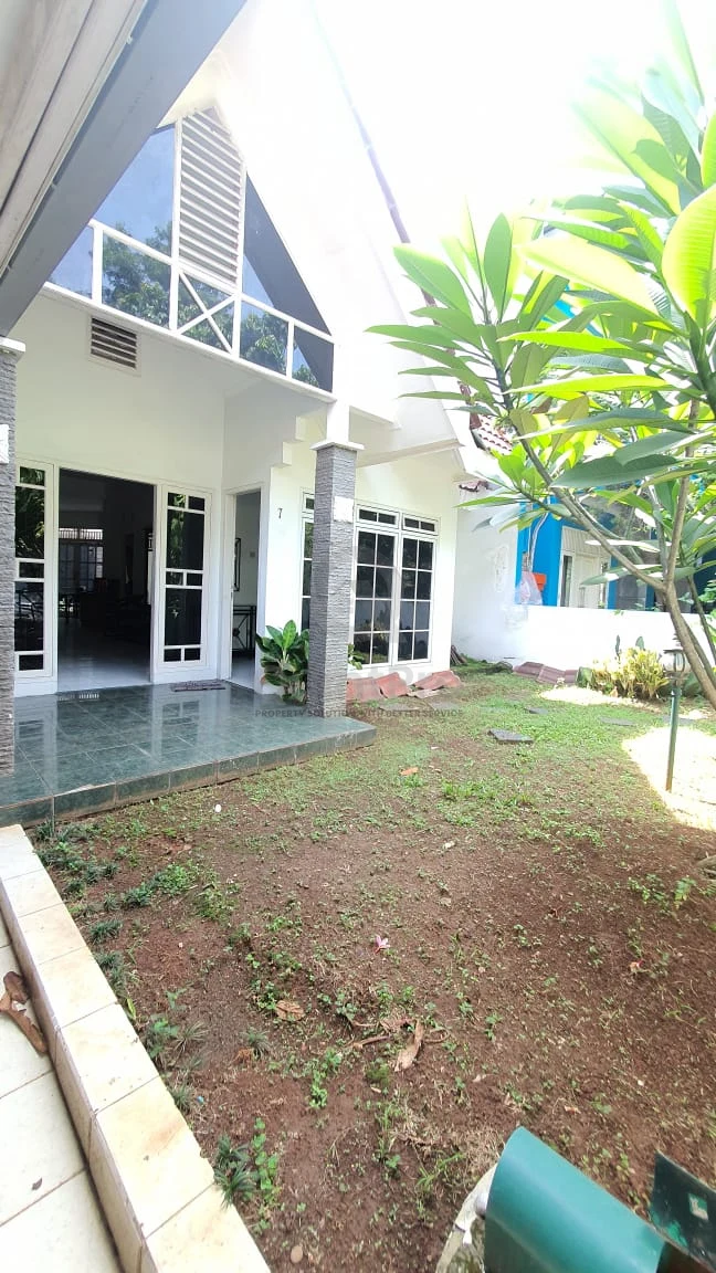Rumah 3+1KT 250m² di Griya Loka BSD Sektor 1.6, Modern Minimalis SHM