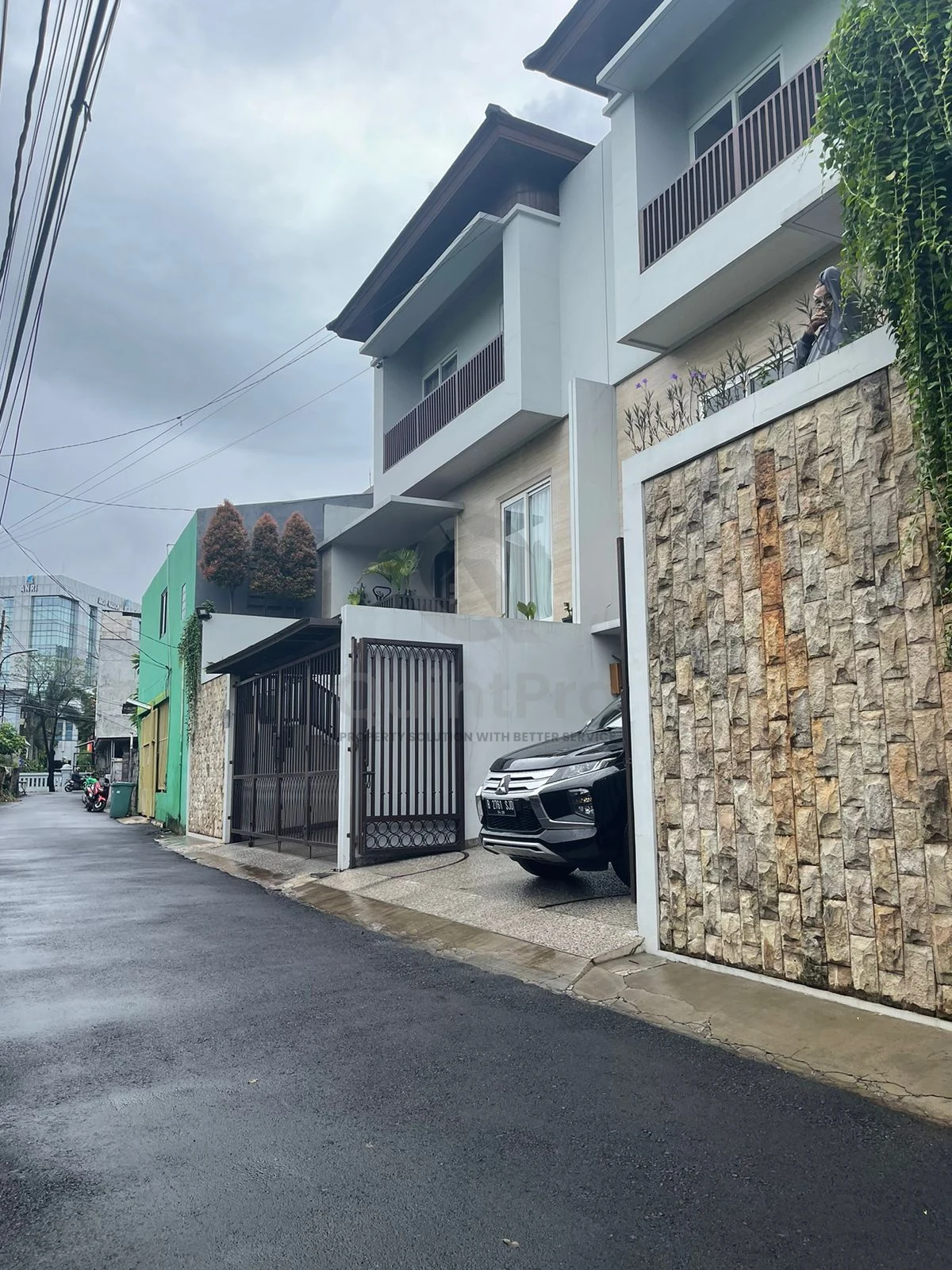 Rumah Modern 4+2KT di Ampera Buaran Tangsel, 2 Lantai Kolam Renang SHM — foto 4