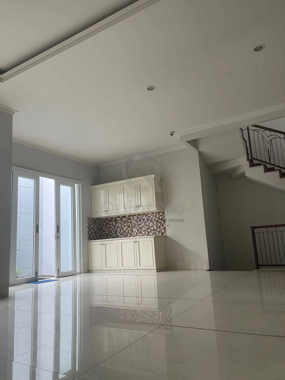 Rumah Modern 4+2KT di Ampera Buaran Tangsel, 2 Lantai Kolam Renang SHM — foto 5