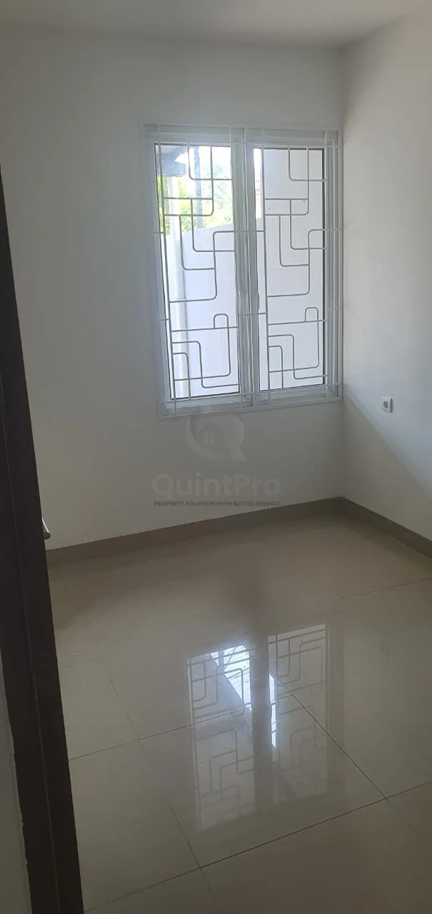 Rumah 3+1KT 120m² di Kencana Loka BSD, Renovasi Baru One Gate System SHM — foto 3