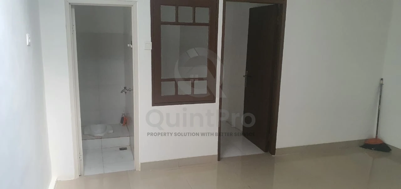 Rumah 3+1KT 120m² di Kencana Loka BSD, Renovasi Baru One Gate System SHM — foto 5