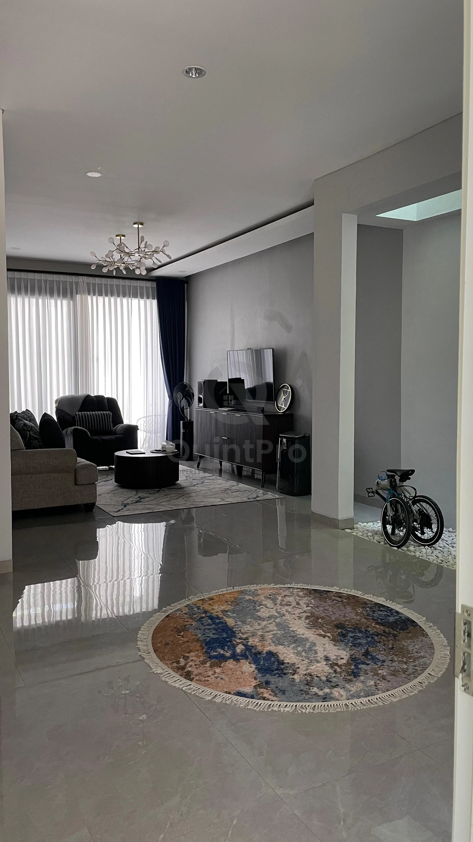 Rumah Modern 4+1KT di Serpong Lagoon, 2 Lantai One Gate SHM — foto 2