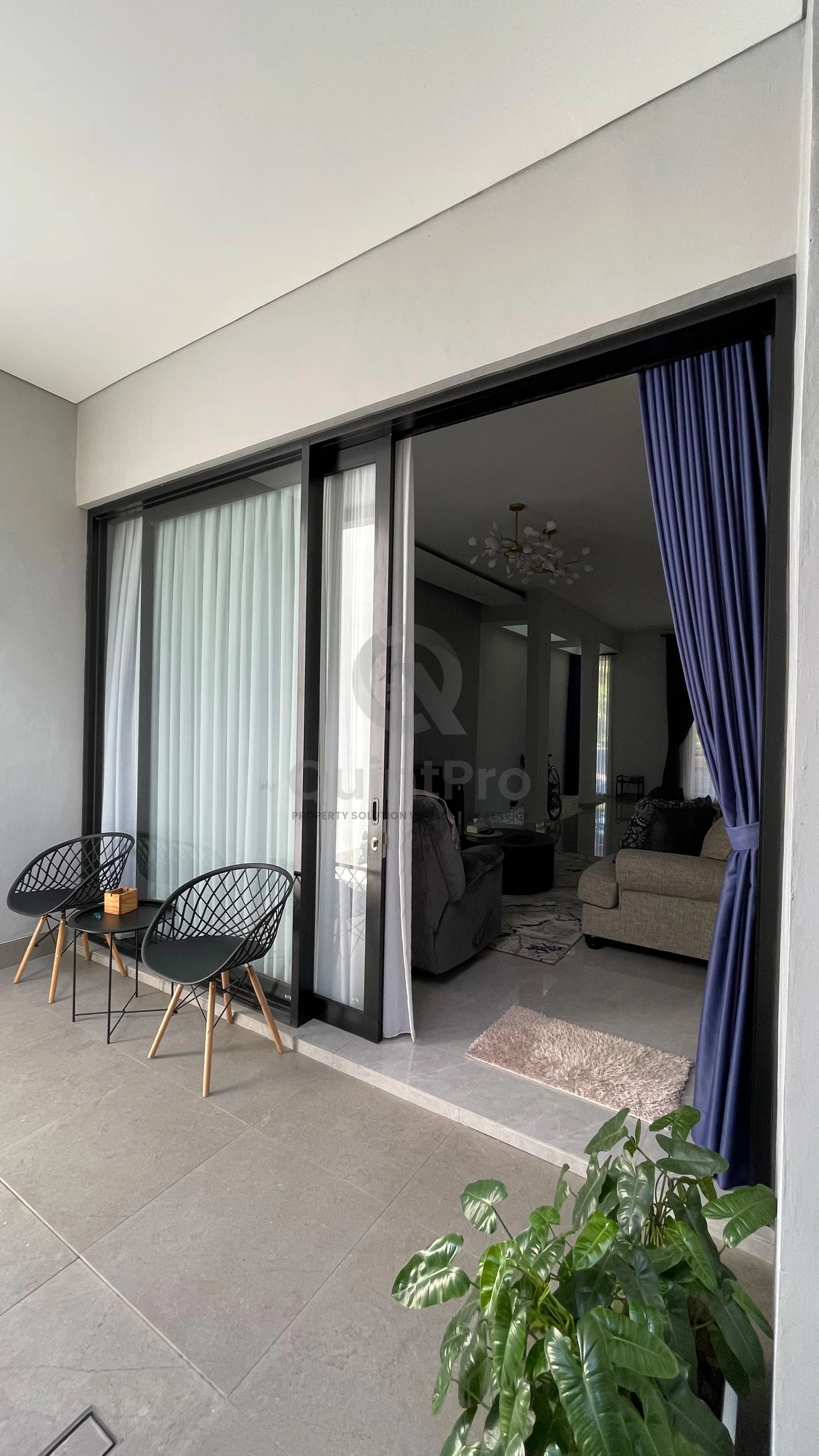 Rumah Modern 4+1KT di Serpong Lagoon, 2 Lantai One Gate SHM — foto 3