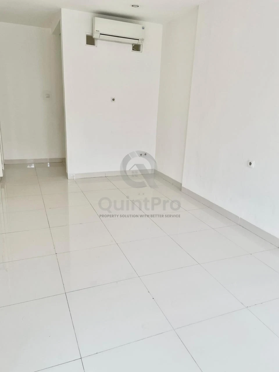 Rumah 1KT 160m² di Kencana Loka BSD, SHM Dekat Tol BSD Siap Huni — foto 3