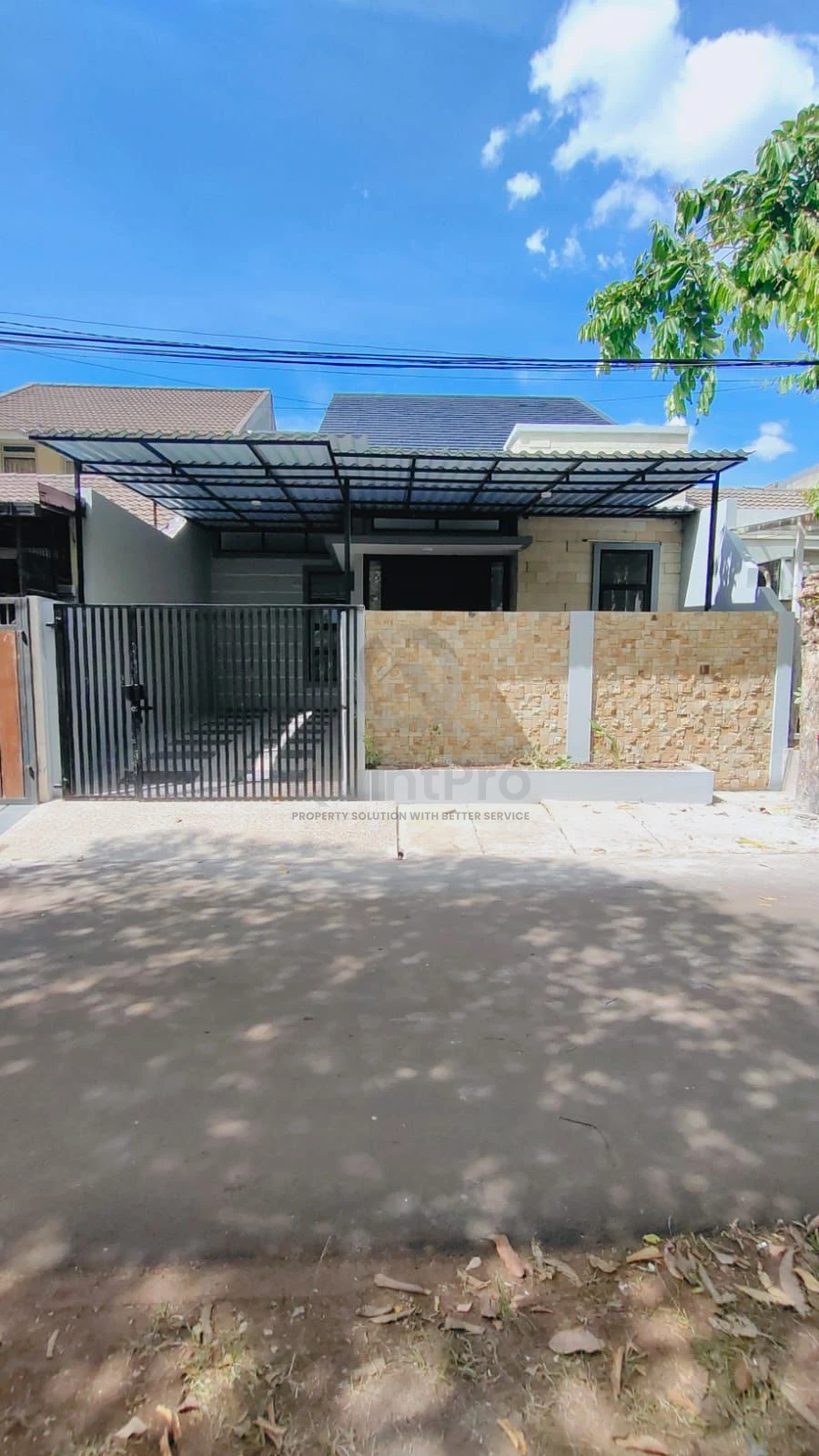 Rumah 3+1KT 144m² di Griya Loka BSD, SHM Depan Taman Siap Huni