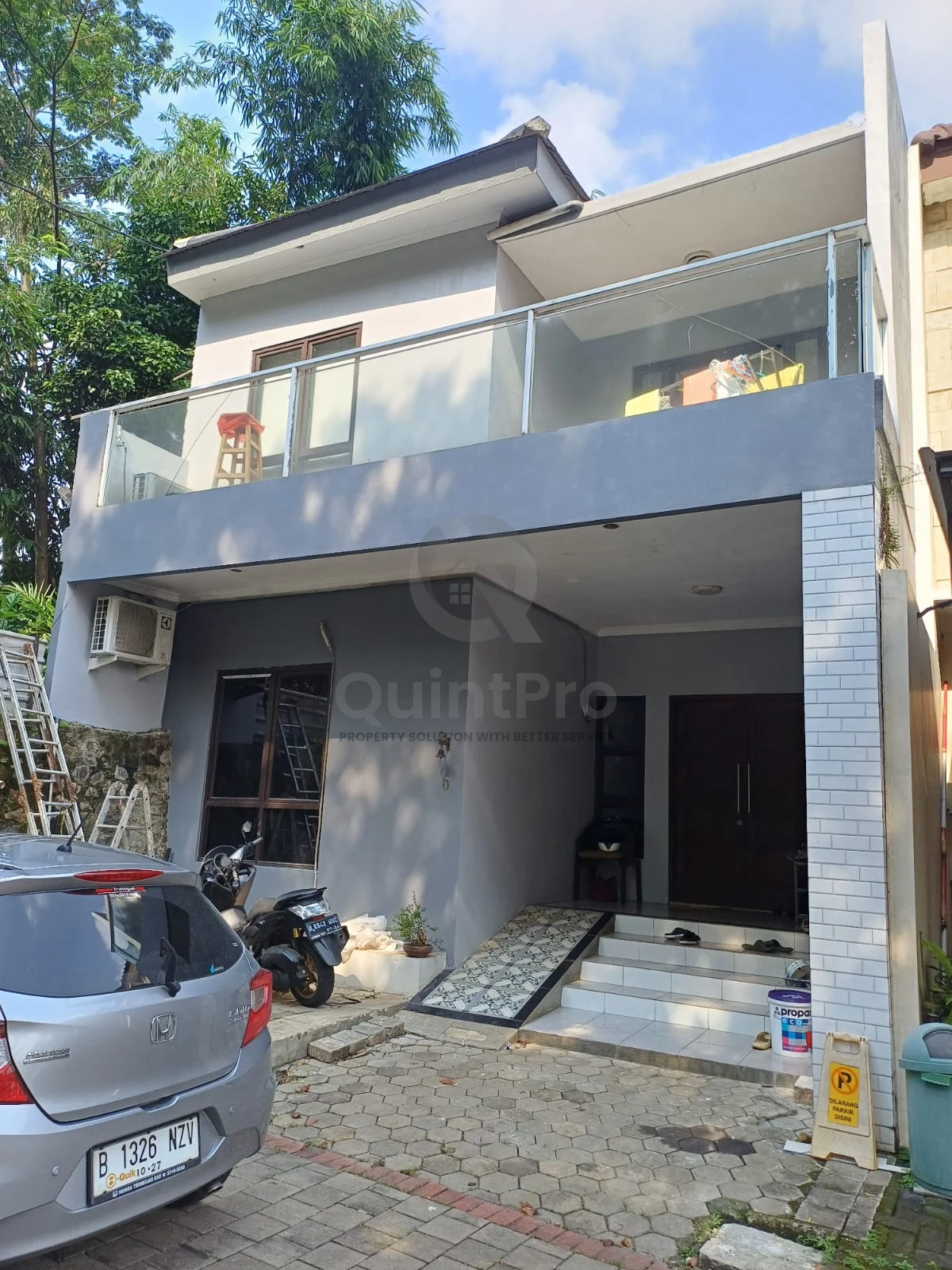 Rumah Hook 4+1KT 2 Lantai di Kencana Loka BSD Tangerang, Parkir 4 Mobil SHM