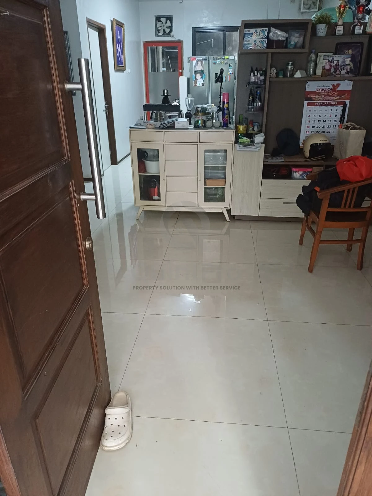 Rumah Hook 4+1KT 2 Lantai di Kencana Loka BSD Tangerang, Parkir 4 Mobil SHM — foto 4