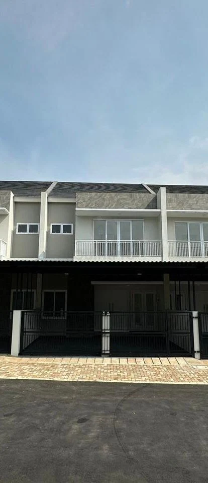 Rumah Modern 4+1KT 2 Lantai di Kencana Loka BSD, Ready Stock SHM