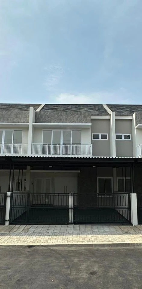 Rumah Modern 4+1KT di Kencana Loka BSD, 2 Lantai SHM Siap Huni