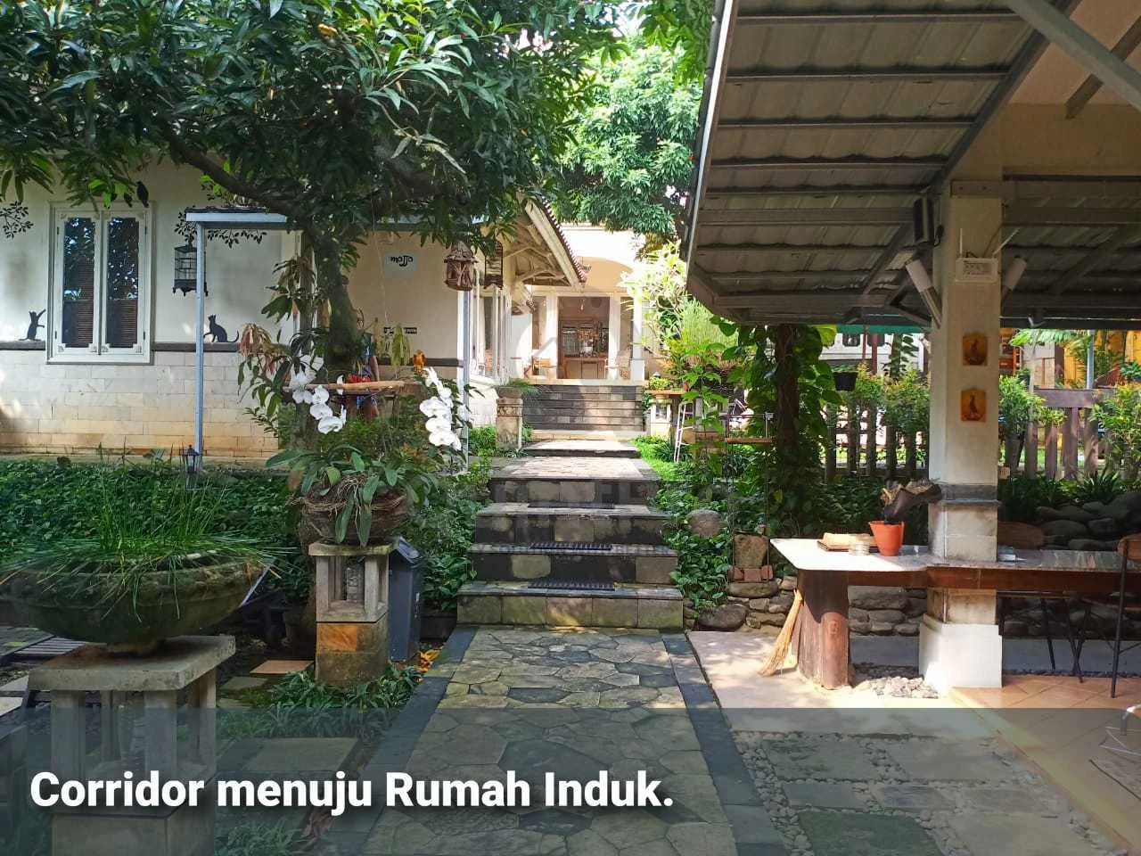 Rumah Klasik 7+1KT 1135m² di Cinere Depok, 2 Blok SHM Halaman Asri — foto 2