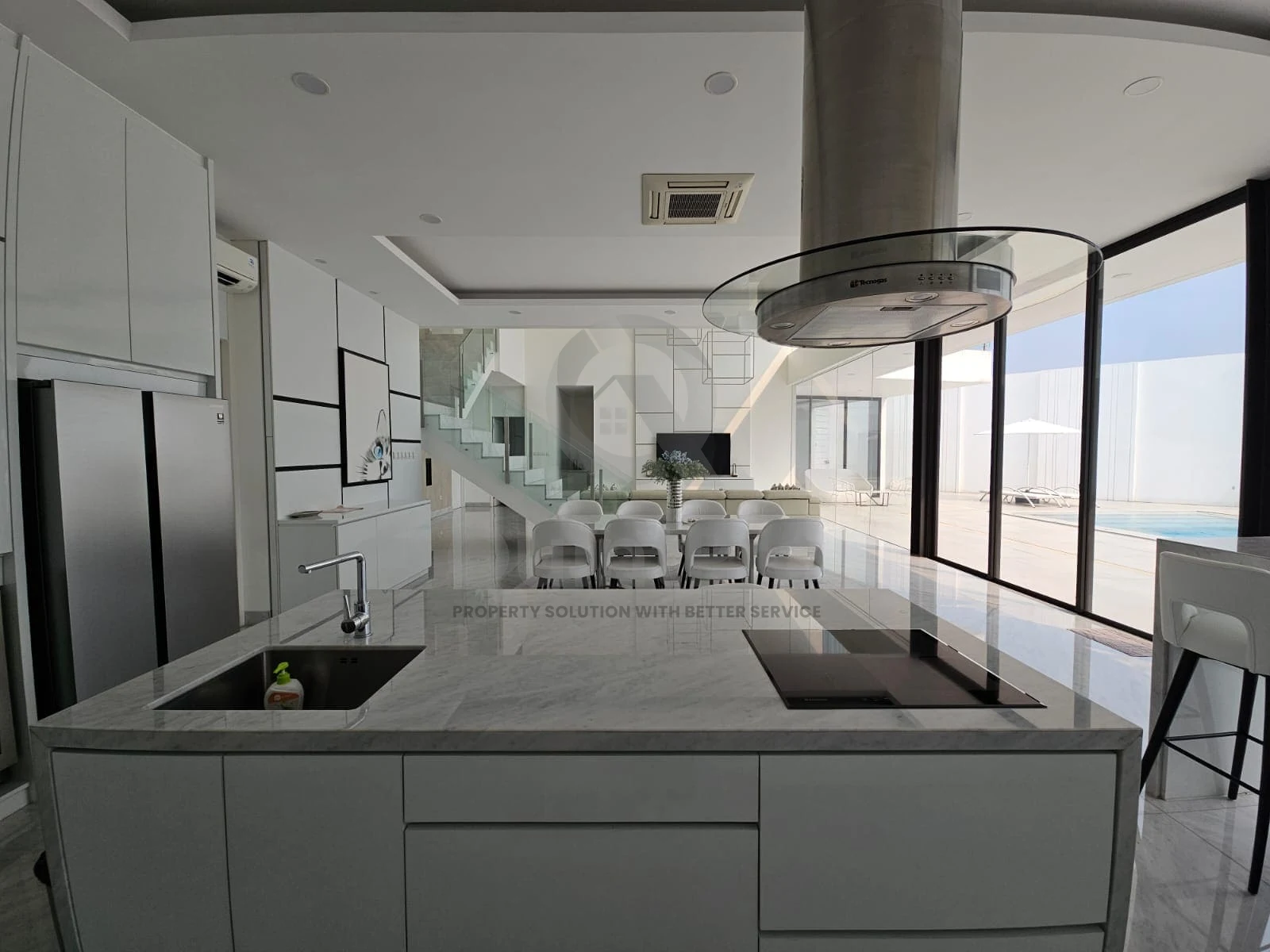 Rumah Modern 5+2KT 1140m² di Bukit Terrace Golf BSD, Kolam Renang Gym Pribadi SHM — foto 2