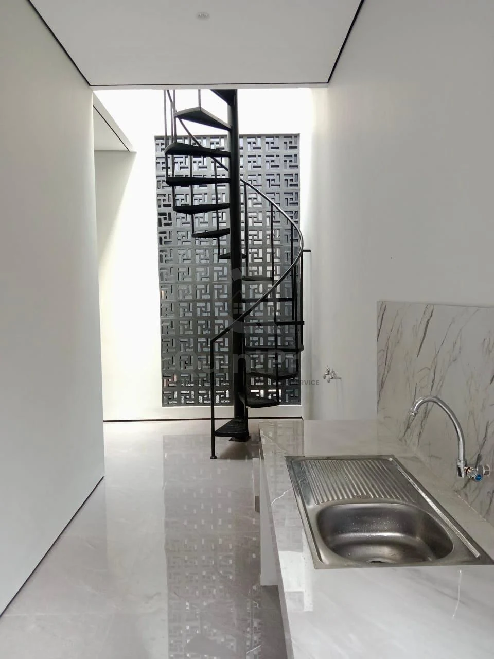 Rumah Modern 4+1KT di Cosmo BSD Icon, Brand New Design Tropis SHM — foto 4